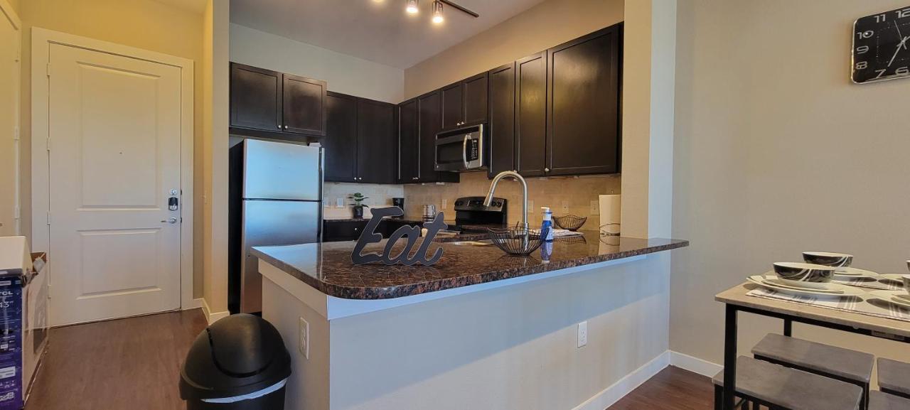 Luxury 1Br Condo Wbalcony - Galleriariver Oak Хьюстон Экстерьер фото