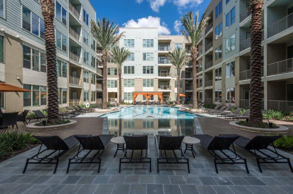 Luxury 1Br Condo Wbalcony - Galleriariver Oak Хьюстон Экстерьер фото