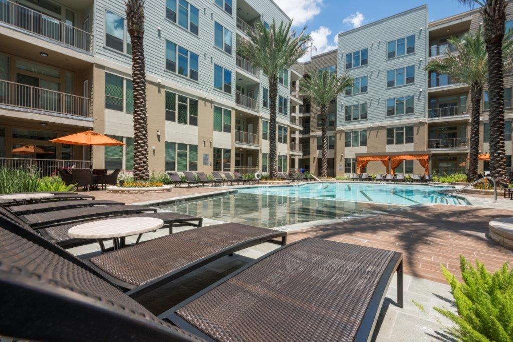 Luxury 1Br Condo Wbalcony - Galleriariver Oak Хьюстон Экстерьер фото
