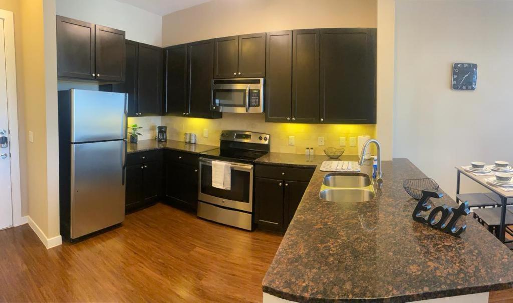 Luxury 1Br Condo Wbalcony - Galleriariver Oak Хьюстон Экстерьер фото